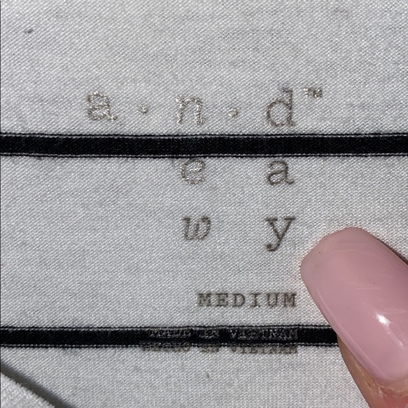 Woman's Target B&W Striped Short Sleeve Scoop Top - Picture 4 of 8